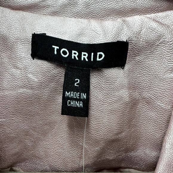 Torrid NWT Size 2 Rose Gold Metallic Moto Jacket Faux Leather Zip Sleeves Lined - Picture 4 of 13